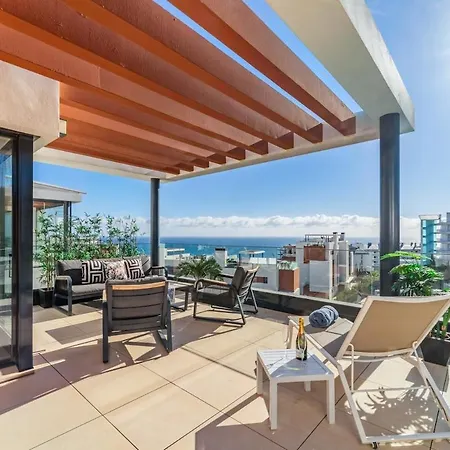 Stunning Penthouse -private Pool 푸엔히롤라
