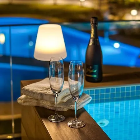 Stunning Penthouse -private Pool 아파트 푸엔히롤라